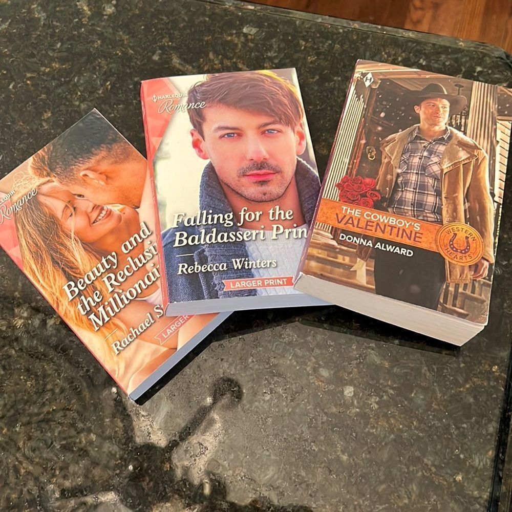 Lot of 3 Harlequin Ln! Romance Paperback Novels 💝